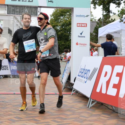 31.08.2025 - 21. Blankeneser Heldenlauf Strokosch-Dieckow http://msf.ph/oto/8681569 31.08.2025 12:06:12 Ziel 5715, 5384, 4406, 4255, 4167 meine-sportfotos.de