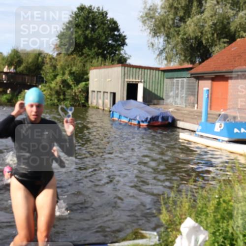 31.08.2025 - Elbe Triathlon Hamburg Luisa Fischer http://msf.ph/oto/8681585 31.08.2025 09:34:10 Schwimmen 816, 828, 842, 844, 859, 868, 878, 915 meine-sportfotos.de