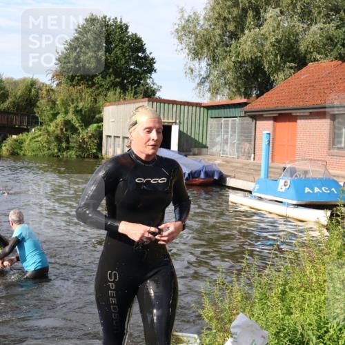 31.08.2025 - Elbe Triathlon Hamburg Luisa Fischer http://msf.ph/oto/8681593 31.08.2025 09:34:12 Schwimmen 816, 828, 844, 859, 868, 878, 901, 915 meine-sportfotos.de