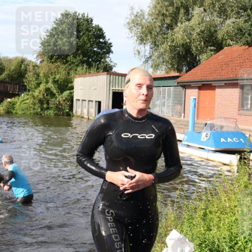 31.08.2025 - Elbe Triathlon Hamburg Luisa Fischer http://msf.ph/oto/8681595 31.08.2025 09:34:13 Schwimmen 816, 828, 844, 859, 878, 901, 915 meine-sportfotos.de