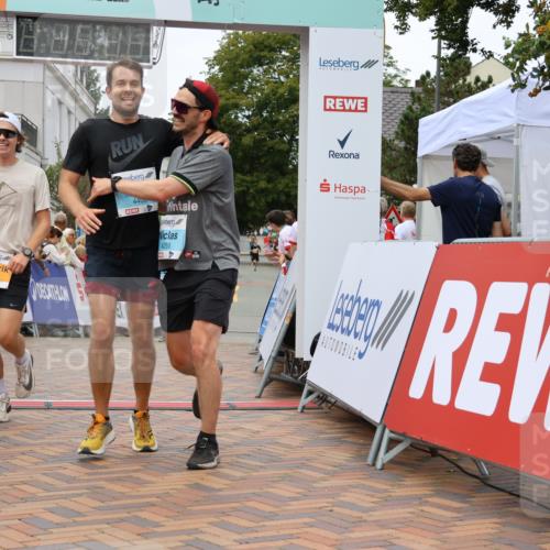 31.08.2025 - 21. Blankeneser Heldenlauf Strokosch-Dieckow http://msf.ph/oto/8681603 31.08.2025 12:06:12 Ziel 5715, 5384, 4406, 4255, 4167 meine-sportfotos.de