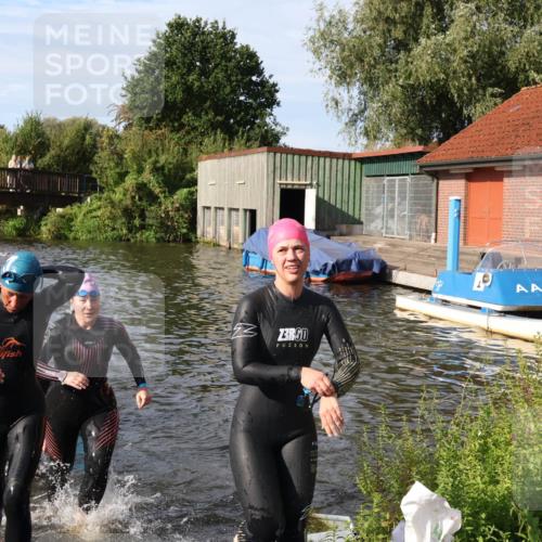 31.08.2025 - Elbe Triathlon Hamburg Luisa Fischer http://msf.ph/oto/8681604 31.08.2025 09:34:16 Schwimmen 777, 816, 820, 828, 859, 878, 901, 915, 920 meine-sportfotos.de