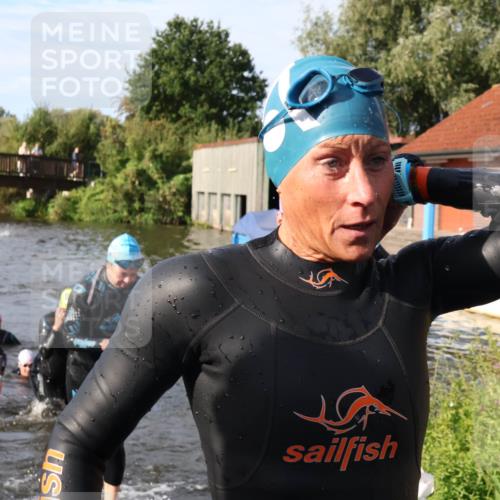 31.08.2025 - Elbe Triathlon Hamburg Luisa Fischer http://msf.ph/oto/8681614 31.08.2025 09:34:18 Schwimmen 777, 816, 820, 828, 878, 901, 915, 920 meine-sportfotos.de