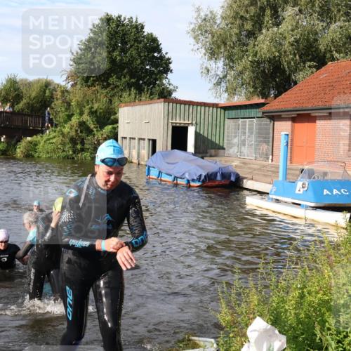 31.08.2025 - Elbe Triathlon Hamburg Luisa Fischer http://msf.ph/oto/8681615 31.08.2025 09:34:18 Schwimmen 777, 816, 820, 828, 878, 901, 915, 920 meine-sportfotos.de