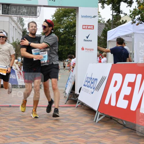 31.08.2025 - 21. Blankeneser Heldenlauf Strokosch-Dieckow http://msf.ph/oto/8681618 31.08.2025 12:06:12 Ziel 5715, 5384, 4406, 4255, 4167 meine-sportfotos.de