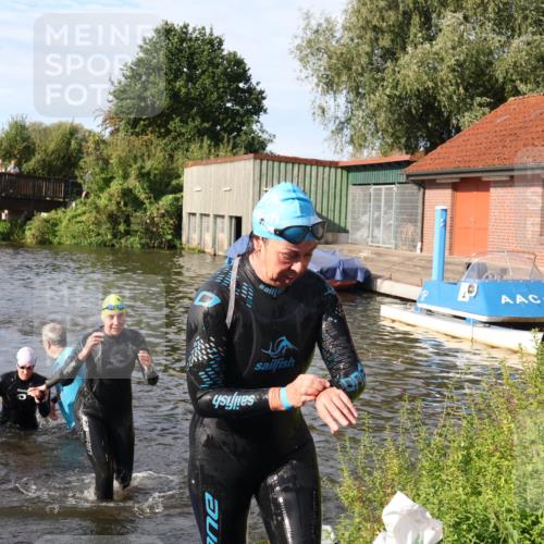 31.08.2025 - Elbe Triathlon Hamburg Luisa Fischer http://msf.ph/oto/8681619 31.08.2025 09:34:19 Schwimmen 777, 816, 820, 828, 878, 901, 915, 920 meine-sportfotos.de