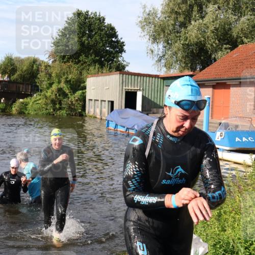 31.08.2025 - Elbe Triathlon Hamburg Luisa Fischer http://msf.ph/oto/8681620 31.08.2025 09:34:19 Schwimmen 777, 816, 820, 828, 878, 901, 915, 920 meine-sportfotos.de