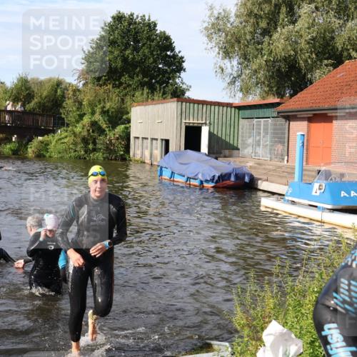 31.08.2025 - Elbe Triathlon Hamburg Luisa Fischer http://msf.ph/oto/8681623 31.08.2025 09:34:20 Schwimmen 777, 816, 820, 828, 878, 901, 915, 920 meine-sportfotos.de