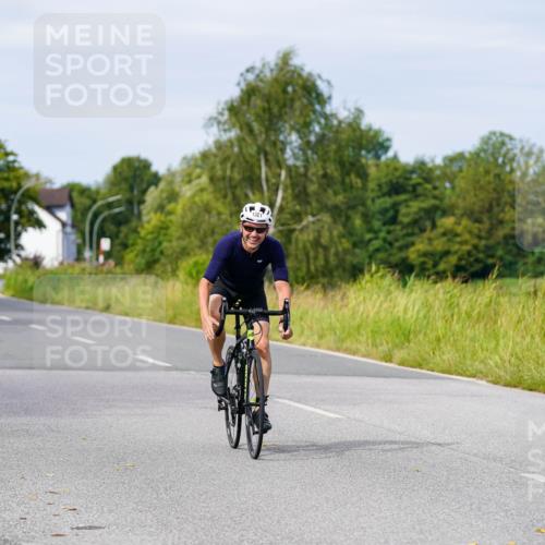 31.08.2025 - Elbe Triathlon Hamburg Michael Burmester http://msf.ph/oto/8681628 31.08.2025 10:57:23 Radfahren 1312, 1321, 1457, 1463 meine-sportfotos.de