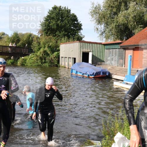 31.08.2025 - Elbe Triathlon Hamburg Luisa Fischer http://msf.ph/oto/8681637 31.08.2025 09:34:22 Schwimmen 777, 820, 828, 901, 920 meine-sportfotos.de