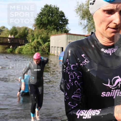 31.08.2025 - Elbe Triathlon Hamburg Luisa Fischer http://msf.ph/oto/8681650 31.08.2025 09:34:25 Schwimmen 777, 820, 880, 901, 920 meine-sportfotos.de