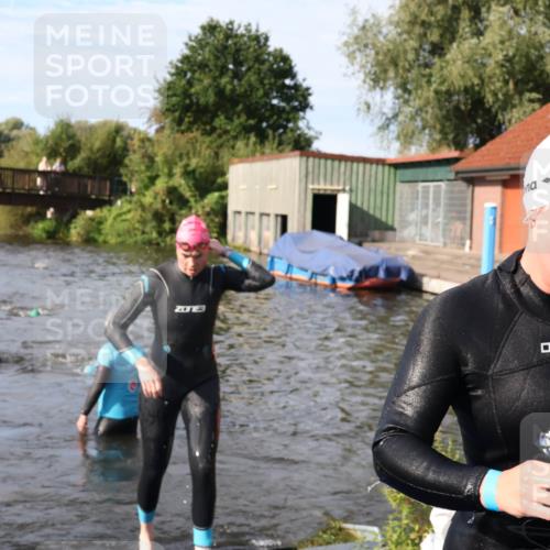 31.08.2025 - Elbe Triathlon Hamburg Luisa Fischer http://msf.ph/oto/8681652 31.08.2025 09:34:25 Schwimmen 777, 820, 880, 901, 920 meine-sportfotos.de