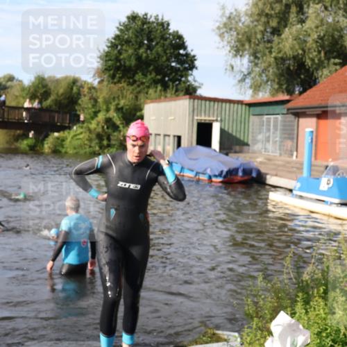 31.08.2025 - Elbe Triathlon Hamburg Luisa Fischer http://msf.ph/oto/8681653 31.08.2025 09:34:26 Schwimmen 777, 820, 880, 901, 920 meine-sportfotos.de