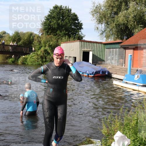 31.08.2025 - Elbe Triathlon Hamburg Luisa Fischer http://msf.ph/oto/8681654 31.08.2025 09:34:26 Schwimmen 777, 820, 880, 901, 920 meine-sportfotos.de