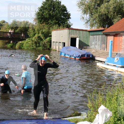 31.08.2025 - Elbe Triathlon Hamburg Luisa Fischer http://msf.ph/oto/8681657 31.08.2025 09:34:34 Schwimmen 880, 890 meine-sportfotos.de