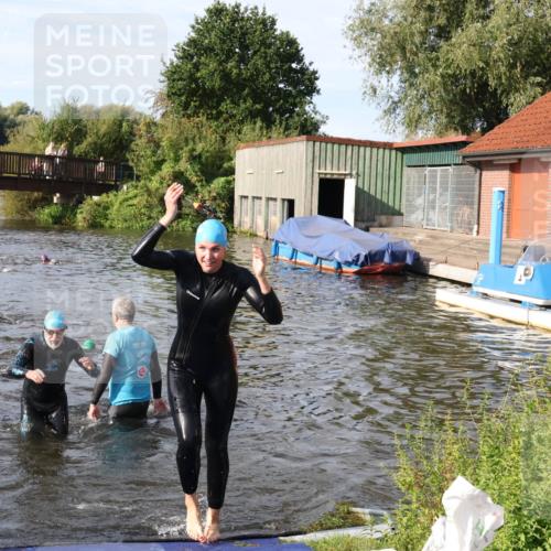 31.08.2025 - Elbe Triathlon Hamburg Luisa Fischer http://msf.ph/oto/8681658 31.08.2025 09:34:34 Schwimmen 880, 890 meine-sportfotos.de