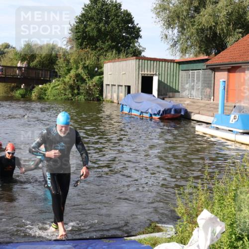 31.08.2025 - Elbe Triathlon Hamburg Luisa Fischer http://msf.ph/oto/8681674 31.08.2025 09:34:37 Schwimmen 850, 880, 890, 902 meine-sportfotos.de