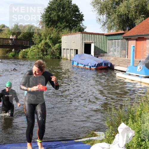 31.08.2025 - Elbe Triathlon Hamburg Luisa Fischer http://msf.ph/oto/8681695 31.08.2025 09:34:42 Schwimmen 850, 890, 902, 912 meine-sportfotos.de