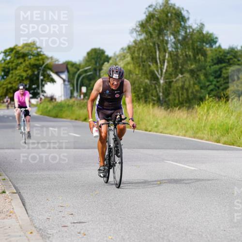31.08.2025 - Elbe Triathlon Hamburg Michael Burmester http://msf.ph/oto/8681700 31.08.2025 10:57:41 Radfahren 1161, 1399, 1502 meine-sportfotos.de
