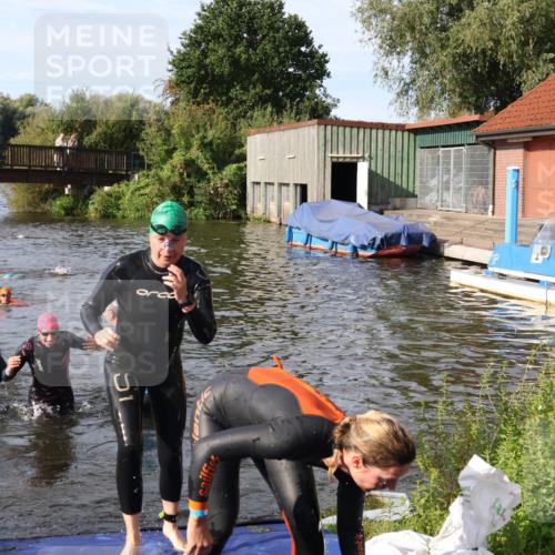 31.08.2025 - Elbe Triathlon Hamburg Luisa Fischer http://msf.ph/oto/8681714 31.08.2025 09:34:45 Schwimmen 675, 850, 902, 912 meine-sportfotos.de