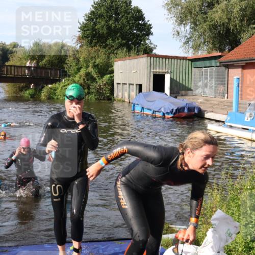 31.08.2025 - Elbe Triathlon Hamburg Luisa Fischer http://msf.ph/oto/8681716 31.08.2025 09:34:45 Schwimmen 675, 850, 902, 912 meine-sportfotos.de
