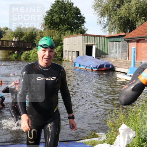 31.08.2025 - Elbe Triathlon Hamburg Luisa Fischer http://msf.ph/oto/8681721 31.08.2025 09:34:46 Schwimmen 675, 850, 902, 912 meine-sportfotos.de