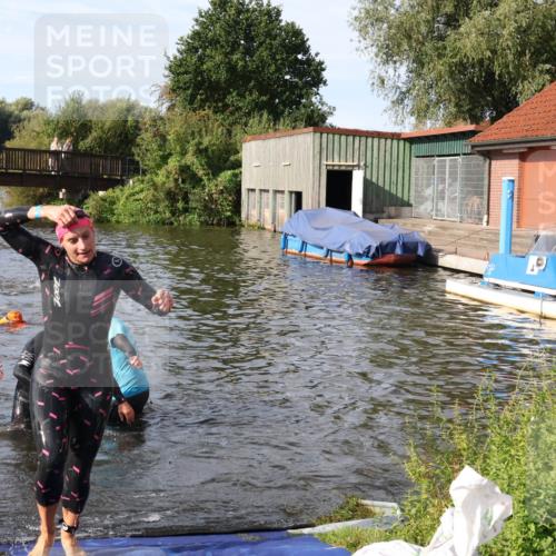 31.08.2025 - Elbe Triathlon Hamburg Luisa Fischer http://msf.ph/oto/8681732 31.08.2025 09:34:48 Schwimmen 675, 850, 902, 912 meine-sportfotos.de