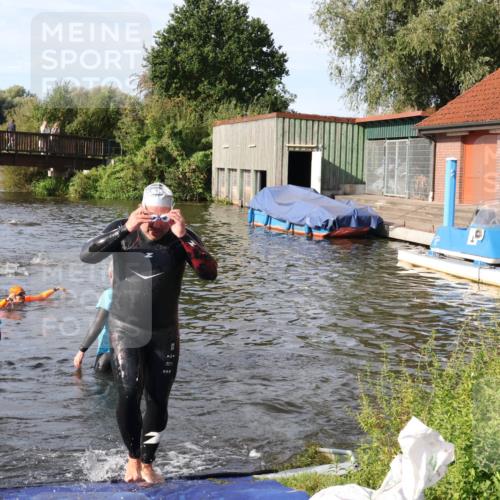 31.08.2025 - Elbe Triathlon Hamburg Luisa Fischer http://msf.ph/oto/8681747 31.08.2025 09:34:51 Schwimmen 675, 912 meine-sportfotos.de