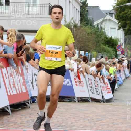 31.08.2025 - 21. Blankeneser Heldenlauf Strokosch-Dieckow http://msf.ph/oto/8681749 31.08.2025 12:06:04 Ziel 5715, 4162, 4002 meine-sportfotos.de