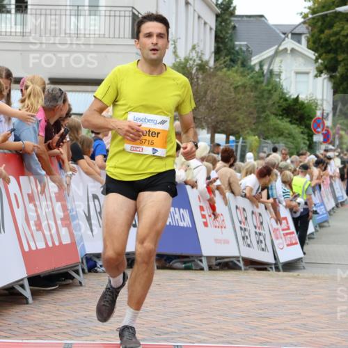 31.08.2025 - 21. Blankeneser Heldenlauf Strokosch-Dieckow http://msf.ph/oto/8681757 31.08.2025 12:06:04 Ziel 5715, 4162, 4002 meine-sportfotos.de