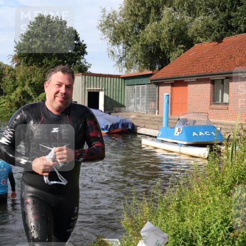 31.08.2025 - Elbe Triathlon Hamburg Luisa Fischer http://msf.ph/oto/8681758 31.08.2025 09:34:53 Schwimmen 675, 863, 912 meine-sportfotos.de