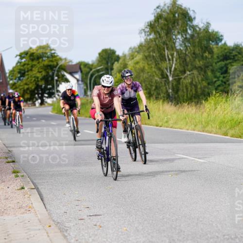 31.08.2025 - Elbe Triathlon Hamburg Michael Burmester http://msf.ph/oto/8681759 31.08.2025 10:57:59 Radfahren 1329, 1351, 1356, 1420, 1441, 1447, 1493, 1495 meine-sportfotos.de