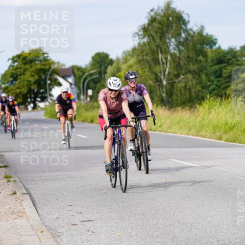 31.08.2025 - Elbe Triathlon Hamburg Michael Burmester http://msf.ph/oto/8681761 31.08.2025 10:57:59 Radfahren 1329, 1351, 1356, 1420, 1441, 1447, 1493, 1495 meine-sportfotos.de