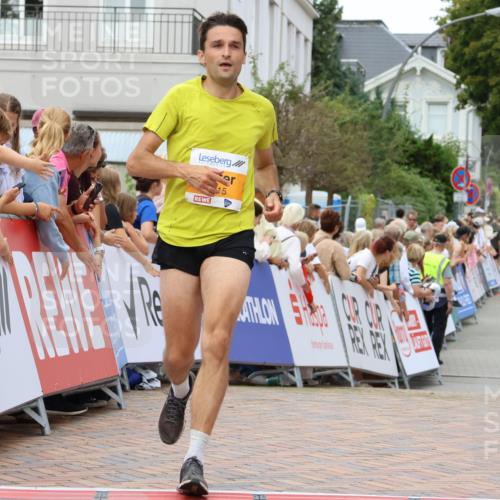 31.08.2025 - 21. Blankeneser Heldenlauf Strokosch-Dieckow http://msf.ph/oto/8681762 31.08.2025 12:06:04 Ziel 5715, 4162, 4002 meine-sportfotos.de