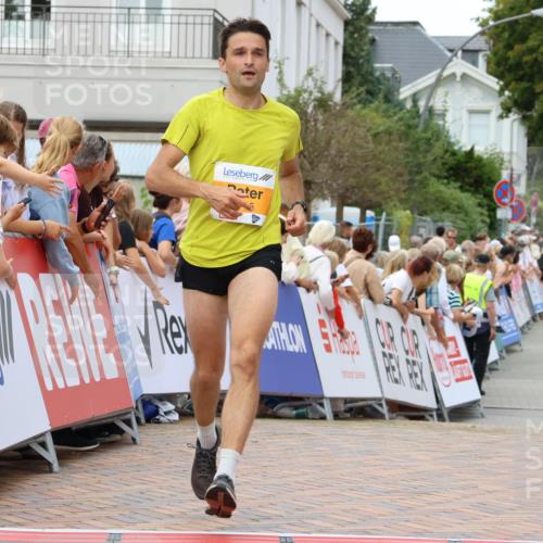 31.08.2025 - 21. Blankeneser Heldenlauf Strokosch-Dieckow http://msf.ph/oto/8681770 31.08.2025 12:06:04 Ziel 5715, 4162, 4002 meine-sportfotos.de