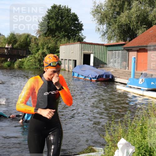 31.08.2025 - Elbe Triathlon Hamburg Luisa Fischer http://msf.ph/oto/8681773 31.08.2025 09:35:03 Schwimmen 790, 863 meine-sportfotos.de