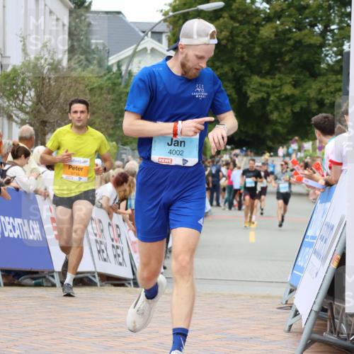 31.08.2025 - 21. Blankeneser Heldenlauf Strokosch-Dieckow http://msf.ph/oto/8681782 31.08.2025 12:06:02 Ziel 5715, 4162, 4002 meine-sportfotos.de