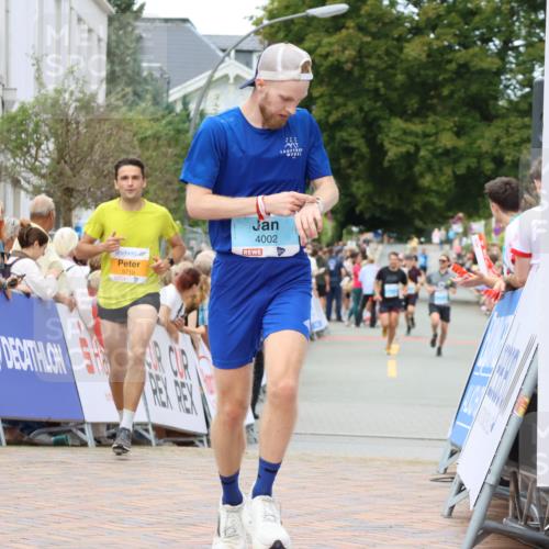 31.08.2025 - 21. Blankeneser Heldenlauf Strokosch-Dieckow http://msf.ph/oto/8681795 31.08.2025 12:06:02 Ziel 5715, 4162, 4002 meine-sportfotos.de