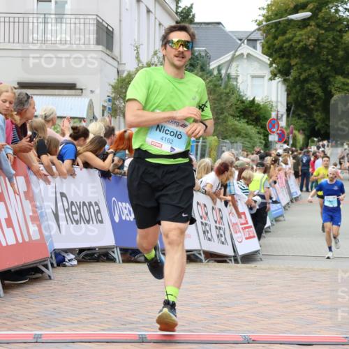 31.08.2025 - 21. Blankeneser Heldenlauf Strokosch-Dieckow http://msf.ph/oto/8681833 31.08.2025 12:05:57 Ziel 5762, 4392, 4162 meine-sportfotos.de
