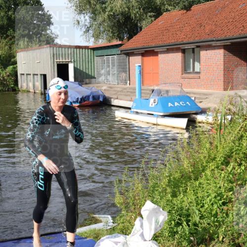 31.08.2025 - Elbe Triathlon Hamburg Luisa Fischer http://msf.ph/oto/8681834 31.08.2025 09:35:29 Schwimmen 781, 903, 914 meine-sportfotos.de