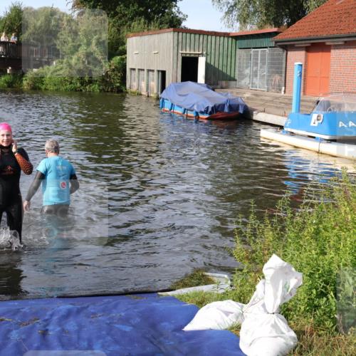 31.08.2025 - Elbe Triathlon Hamburg Luisa Fischer http://msf.ph/oto/8681840 31.08.2025 09:36:01 Schwimmen 824 meine-sportfotos.de