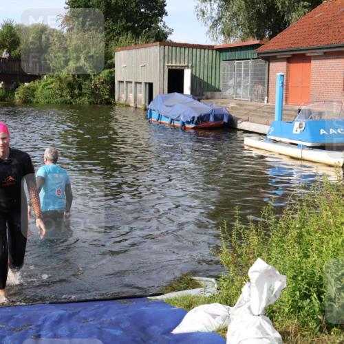 31.08.2025 - Elbe Triathlon Hamburg Luisa Fischer http://msf.ph/oto/8681849 31.08.2025 09:36:02 Schwimmen 824 meine-sportfotos.de