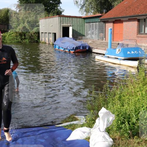 31.08.2025 - Elbe Triathlon Hamburg Luisa Fischer http://msf.ph/oto/8681853 31.08.2025 09:36:03 Schwimmen 824 meine-sportfotos.de