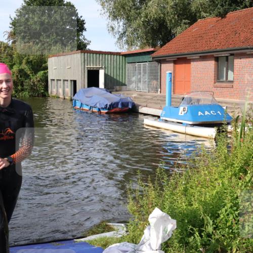 31.08.2025 - Elbe Triathlon Hamburg Luisa Fischer http://msf.ph/oto/8681857 31.08.2025 09:36:04 Schwimmen 824 meine-sportfotos.de