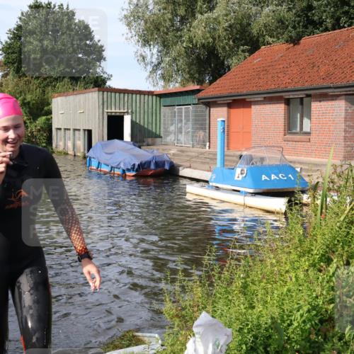 31.08.2025 - Elbe Triathlon Hamburg Luisa Fischer http://msf.ph/oto/8681858 31.08.2025 09:36:04 Schwimmen 824 meine-sportfotos.de
