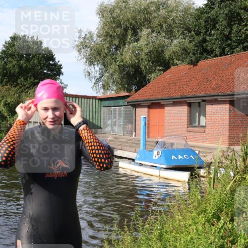 31.08.2025 - Elbe Triathlon Hamburg Luisa Fischer http://msf.ph/oto/8681861 31.08.2025 09:36:05 Schwimmen 824 meine-sportfotos.de