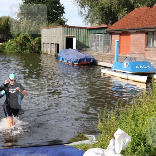 31.08.2025 - Elbe Triathlon Hamburg Luisa Fischer http://msf.ph/oto/8681866 31.08.2025 09:36:15 Schwimmen 847, 856, 899 meine-sportfotos.de