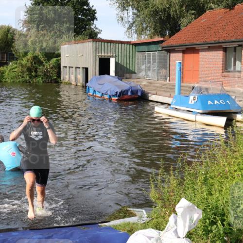 31.08.2025 - Elbe Triathlon Hamburg Luisa Fischer http://msf.ph/oto/8681869 31.08.2025 09:36:16 Schwimmen 847, 856, 899 meine-sportfotos.de