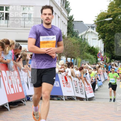 31.08.2025 - 21. Blankeneser Heldenlauf Strokosch-Dieckow http://msf.ph/oto/8681870 31.08.2025 12:05:52 Ziel 5762, 4392, 4162 meine-sportfotos.de