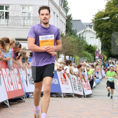 31.08.2025 - 21. Blankeneser Heldenlauf Strokosch-Dieckow http://msf.ph/oto/8681879 31.08.2025 12:05:52 Ziel 5762, 4392, 4162 meine-sportfotos.de